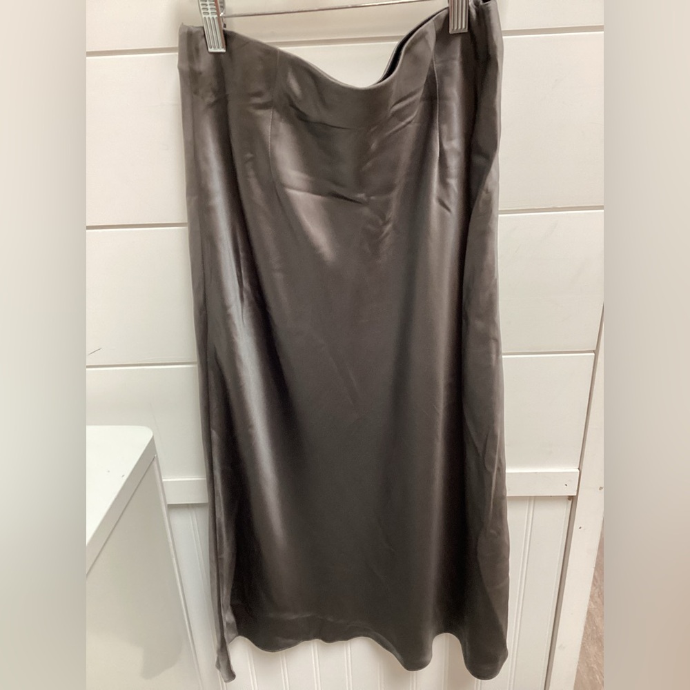 Quince 100% Washable Silk Midi Skirt – Size M – Charcoal Gray - Picture 5 of 9
